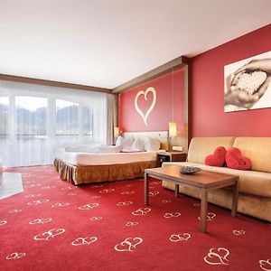 Zimmer mit Kingsize-Bett